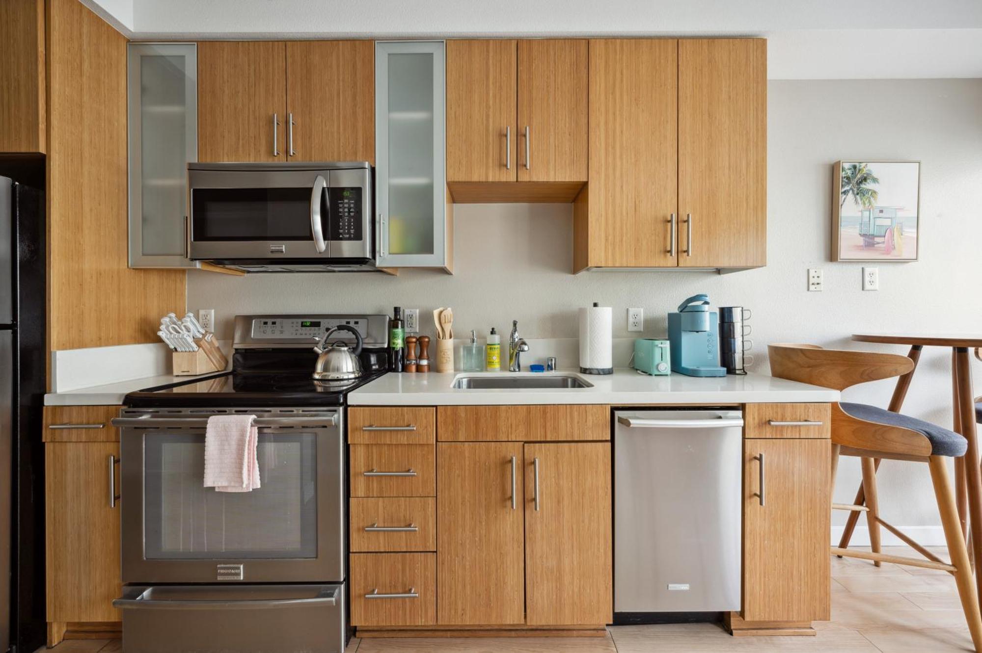 Comfy Near Sm Promenade! Free Parking! Apartment *