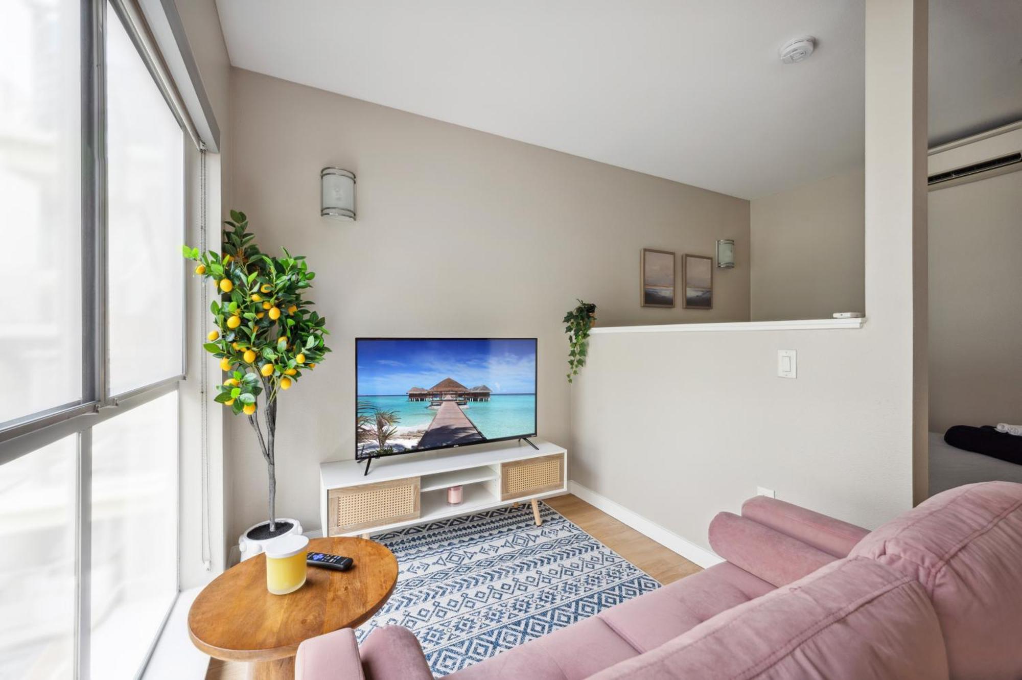 Apartment Comfy Near Sm Promenade! Free Parking!